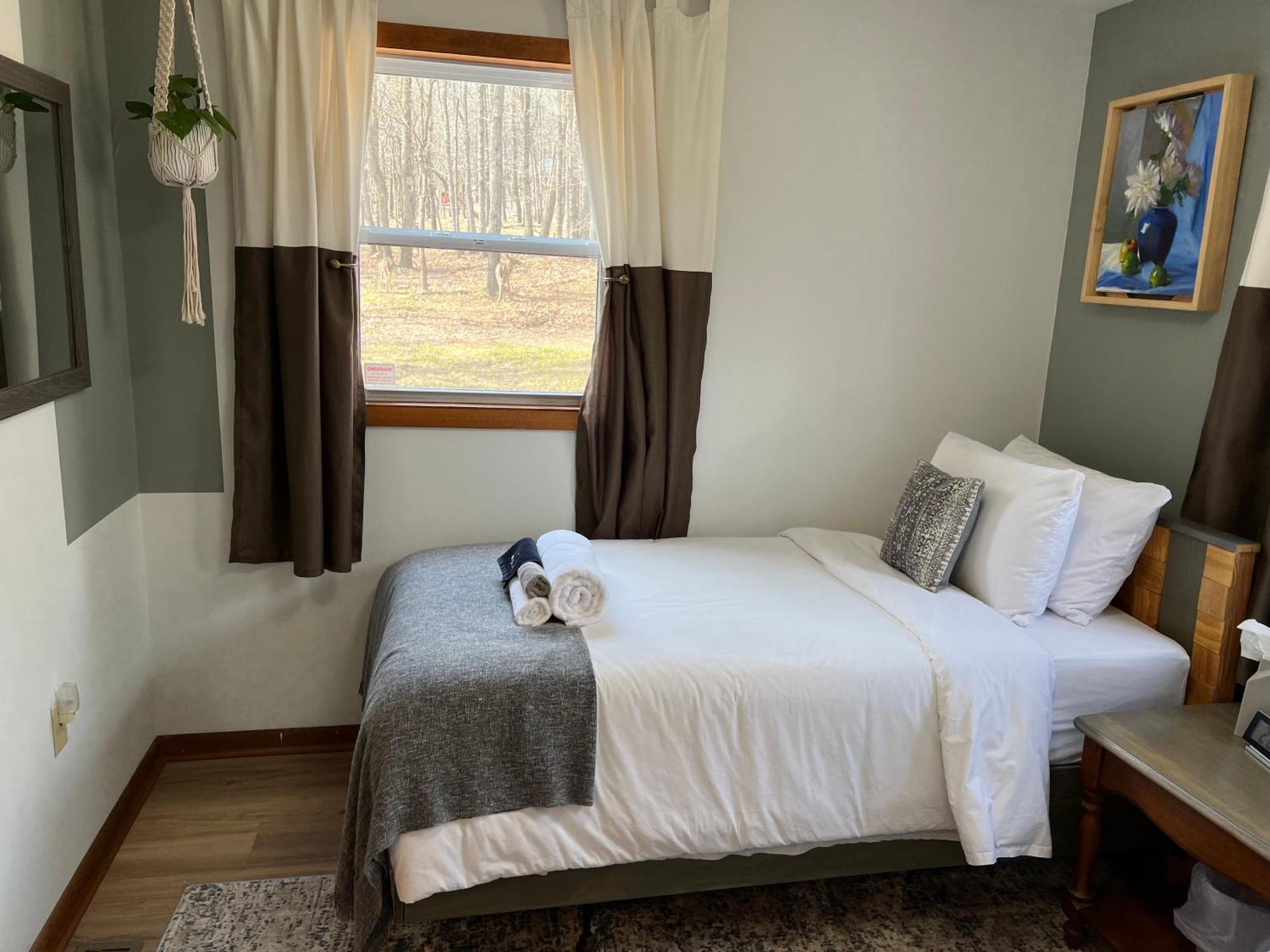 Holiday home That Gray House Romantic Getaway Albrightsville