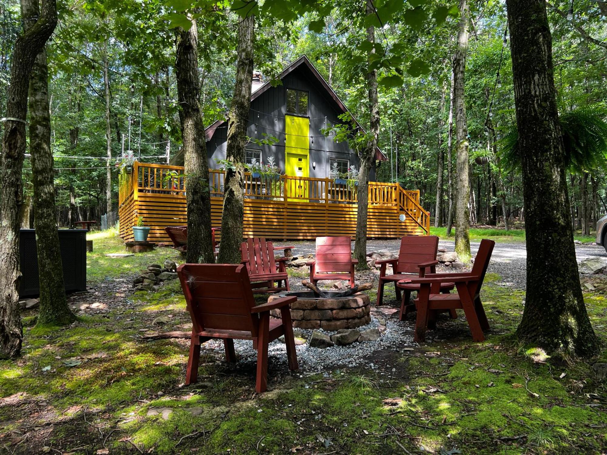 That Gray House Romantic Getaway * Albrightsville